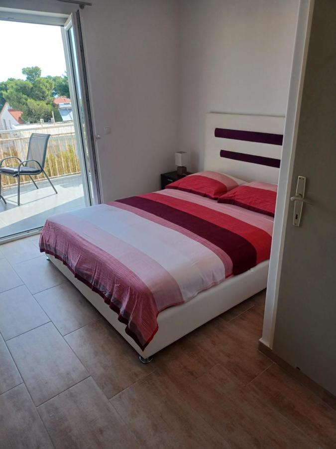 Apartmani Miletic Jelsa  Exterior foto